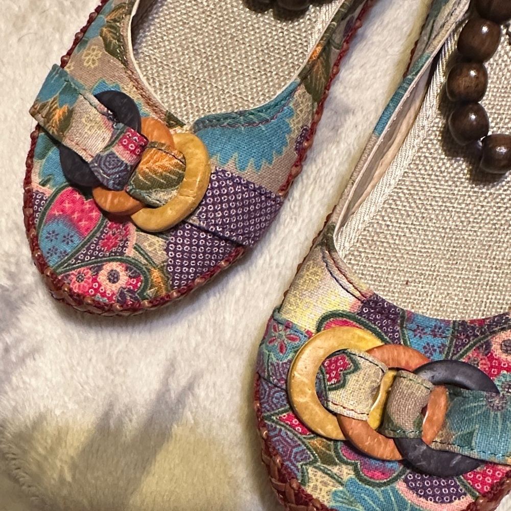 Multicolor Patterned Flats With Bow Accent - image 8